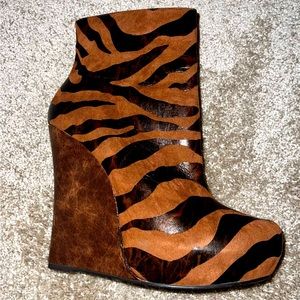 Beautiful brown platform boots!